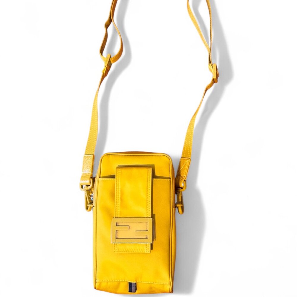 Authentic FENDI Baguette Crossbody Travel Phone Shoulder Bag - Picture 2 of 8